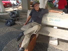 A LIÇÃO DADA POR UM CANTOR DE RUA