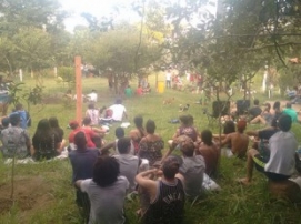 UM GRANDE E COLORIDO PIQUENIQUE