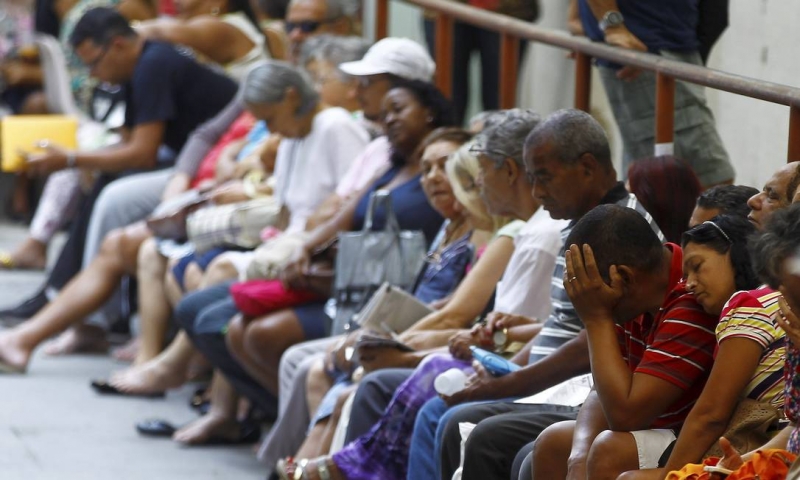 “DE PROMESSA SOBRE A SAÚDE A GENTE JÁ ESTÁ FARTO(A)”