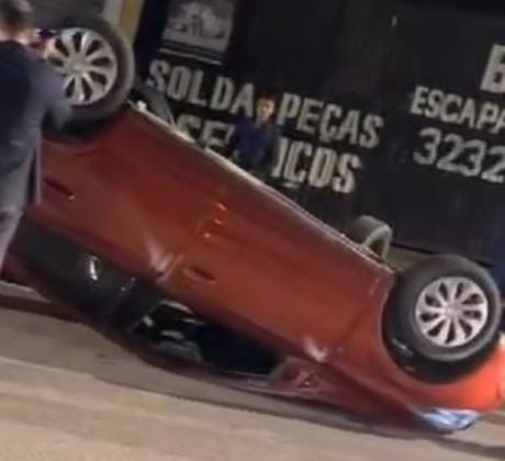 MOTORISTA CAPOTOU APÓS BATER EM OUTROS 