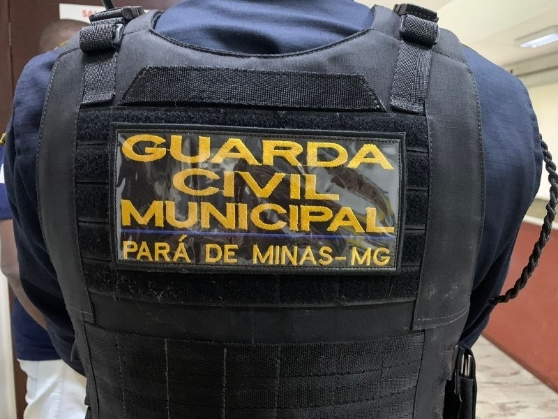 HOMEM É PRESO APÓS ROUBAR CARNES EM SUPERMERCADO 
